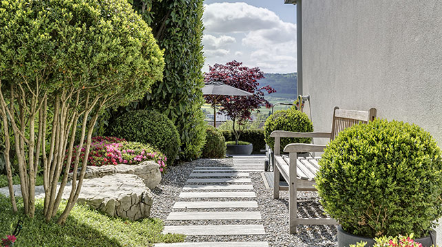 Neubau Aussenpool mit Gartengestaltung